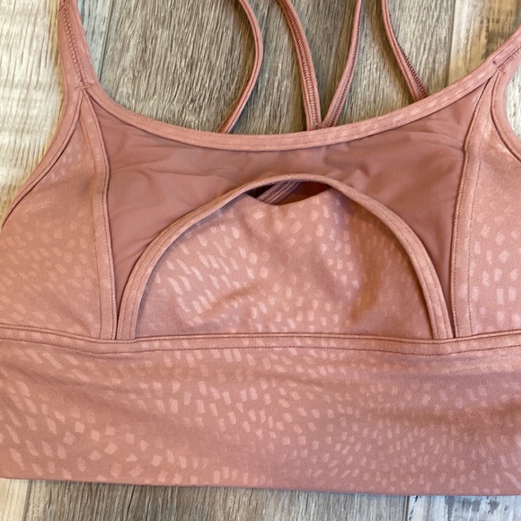 🍋 NWT Lululemon Nulu and Mesh Yoga Bra, size 4, removable cups included - Picture 13 of 13